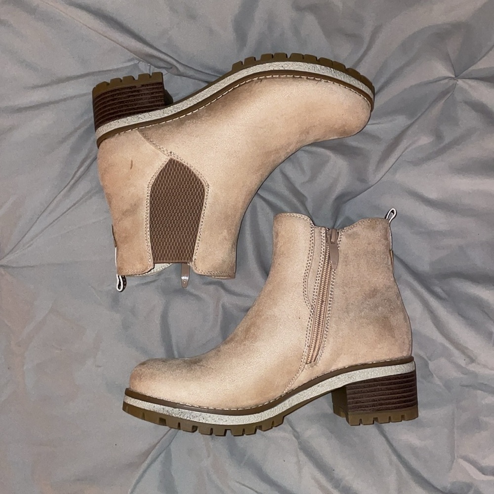Chelsea Boot - Picture 4 of 7